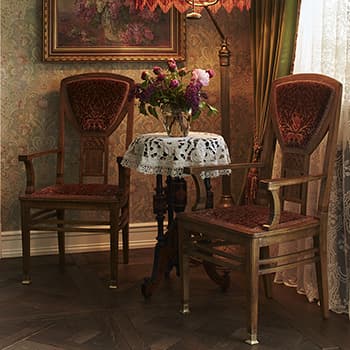 Русские антикварные кресла и кофейный столик
